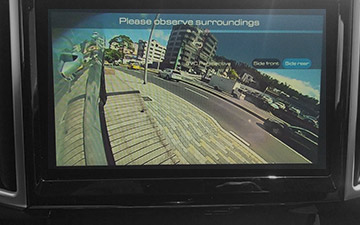 Camioneta Ambacar POER AT doble cabina con vista de cámara lateral